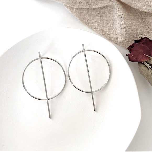 ⚜️[𝟯/$𝟭𝟴]⚜️Big Silver Round Bar Earrings NEW - Picture 6 of 11